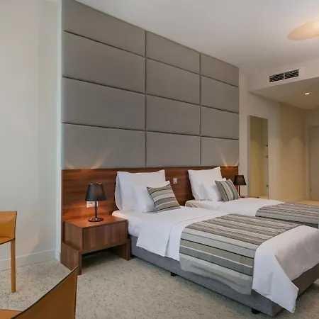 Priska Med Luxury Split