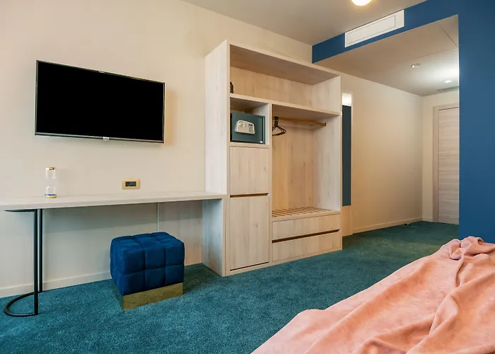 Priska Med Luxury Split