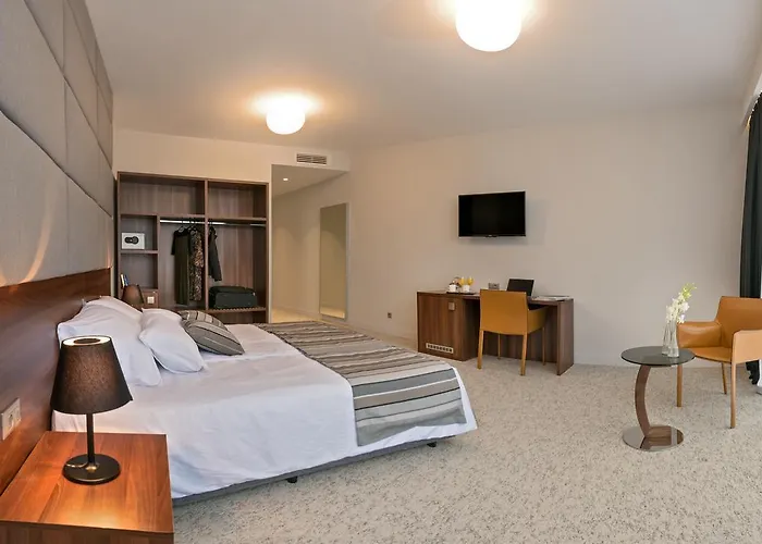 Priska Med Luxury Couette-café 4*