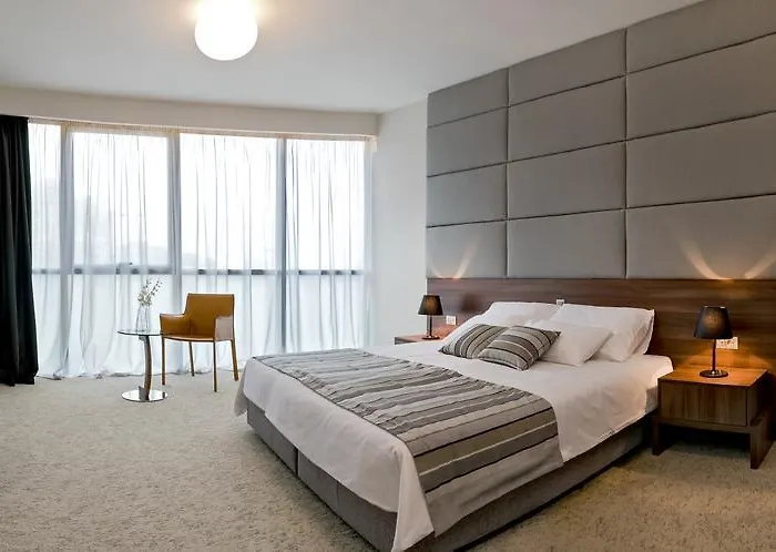 Priska Med Luxury Couette-café 4*