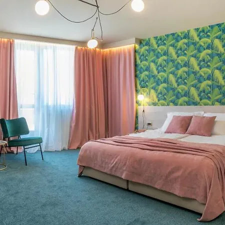 Priska Med Luxury Split