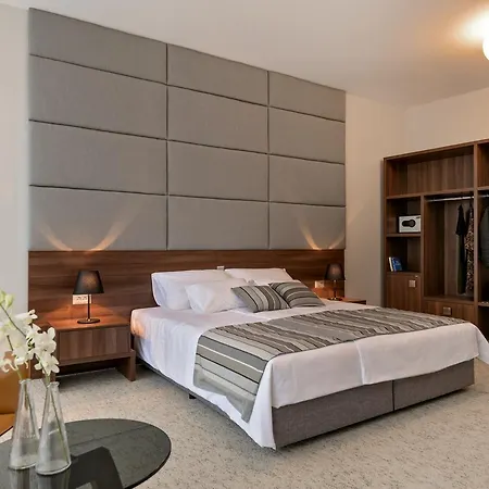 Priska Med Luxury 4* Split